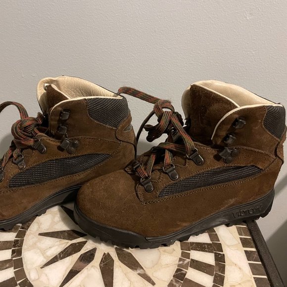 eastern mountain sports hiking boots